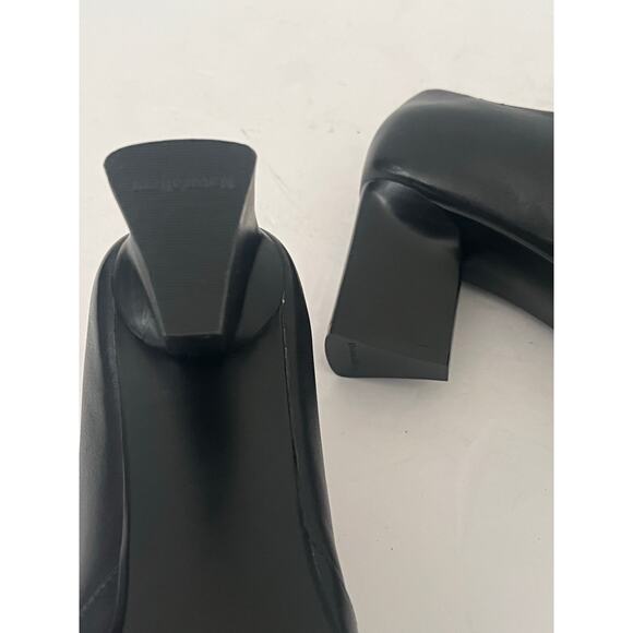 Women's Naturalizer Black Leather Ankle Bootie Triangle Shaped Heel Boot Size 6 - Picture 4 of 10